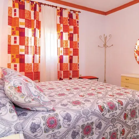 Holiday home In With Kitchen *